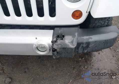 2013 Jeep Wrangler Unlimited Sahara z USA, uszkodzony, nr VIN 1C4BJWEG3DL677904